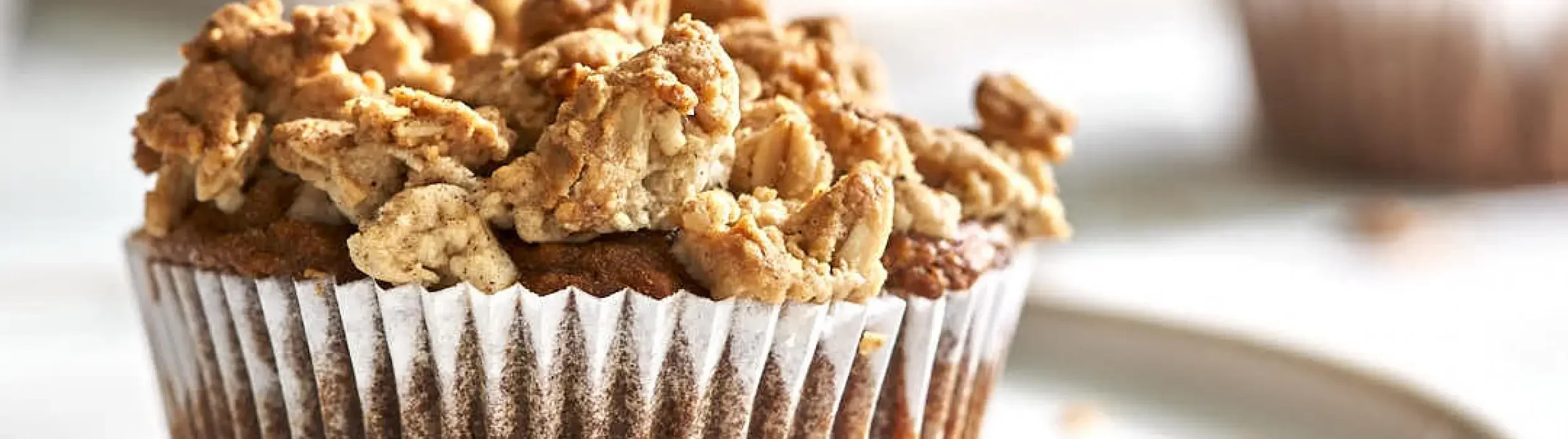Apfel-Muffins-mit-Zimtstreuseln__FocusFillWyIwLjAwIiwiMC4wMCIsMjUwMCw3MDBd