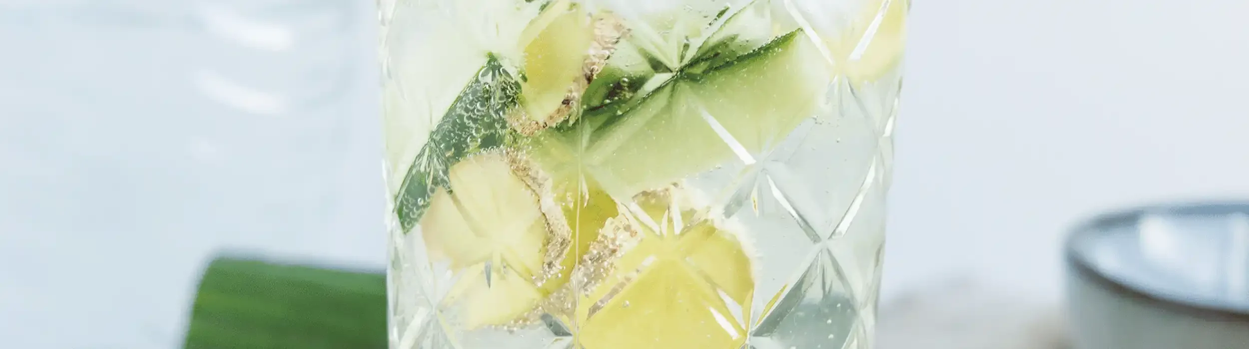 Erfrischende-Limonade__FocusFillWyIwLjAwIiwiMC4wMCIsMjUwMCw3MDBd