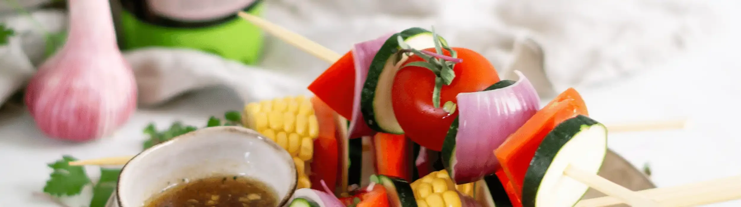 Gemuesespiesse-mit-suesslich-rauchiger-Knoblauchmarinade__FocusFillWyIwLjAwIiwiMC4wMCIsMjUwMCw3MDBd