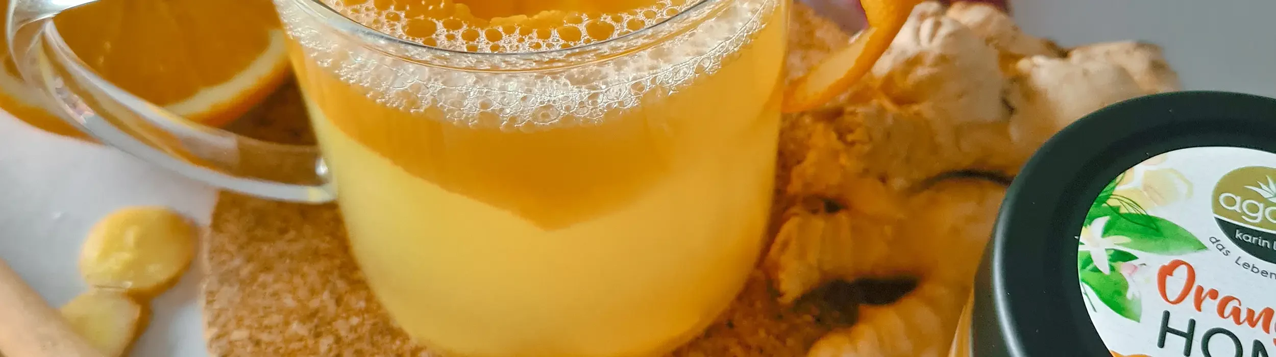 Ingwer-Orangen-Tee-mit-Honig__FocusFillWyIwLjAwIiwiMC4wMCIsMjUwMCw3MDBd