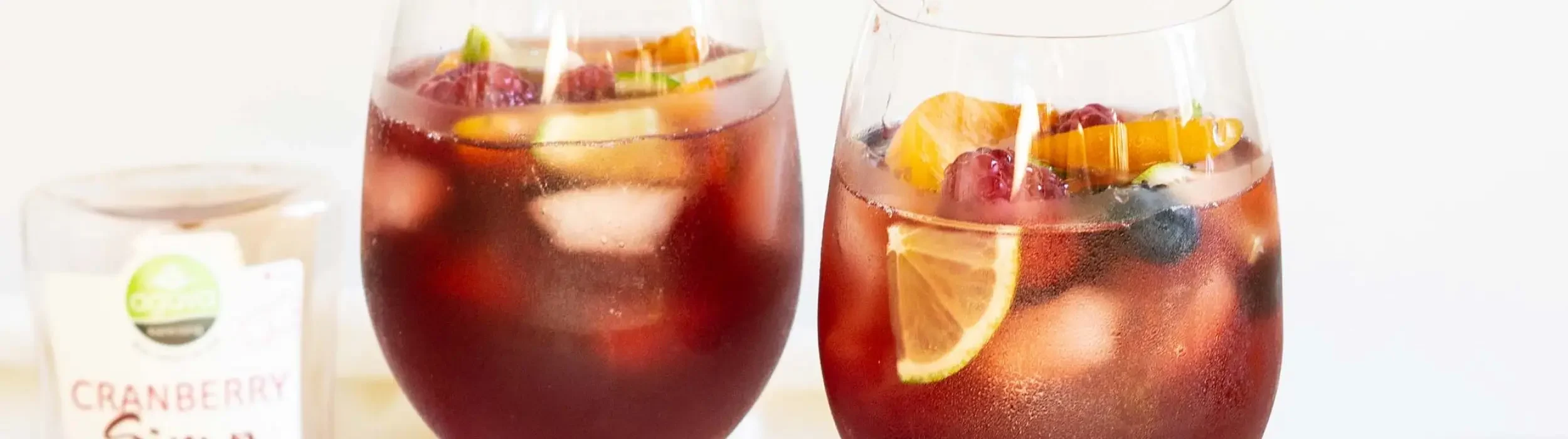 Sommerliche-Sangria-2__FocusFillWyItMC4wMSIsIi0wLjE5IiwyNTAwLDcwMF0