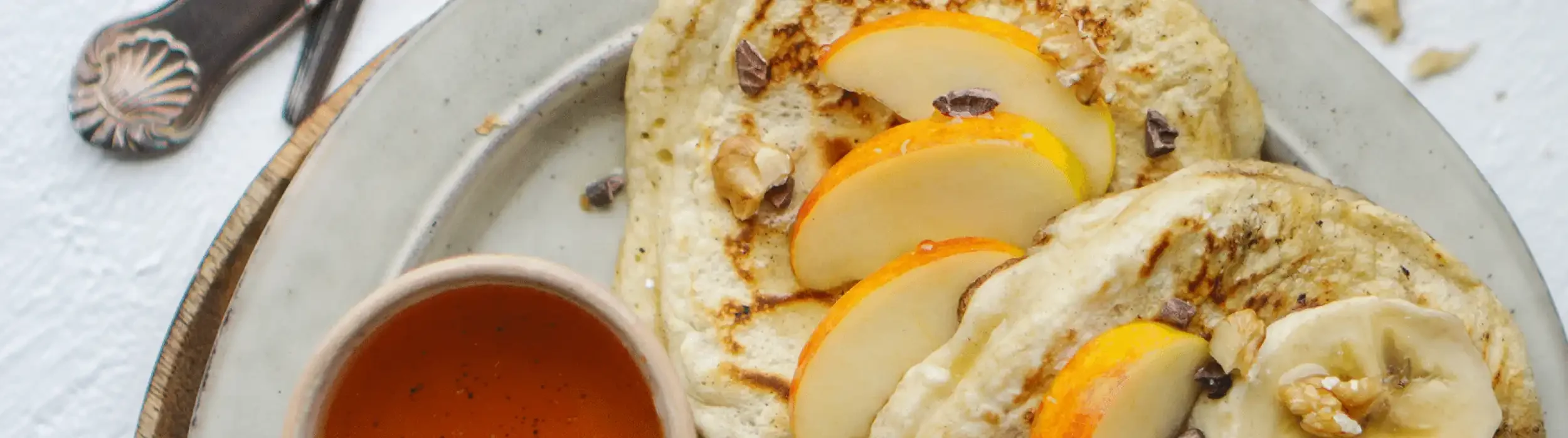 Vegane-Pfannkuchen-mit-Aepfeln__FocusFillWyIwLjAwIiwiMC4wMCIsMjUwMCw3MDBd