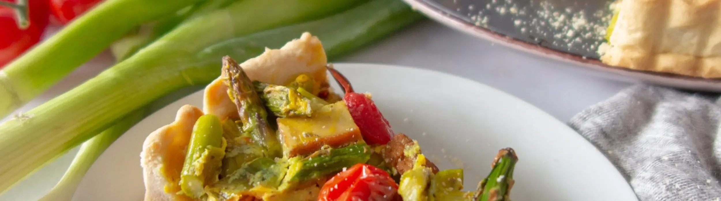Vegane-Spargel-Quiche__FocusFillWyIwLjAwIiwiMC4wMCIsMjUwMCw3MDBd
