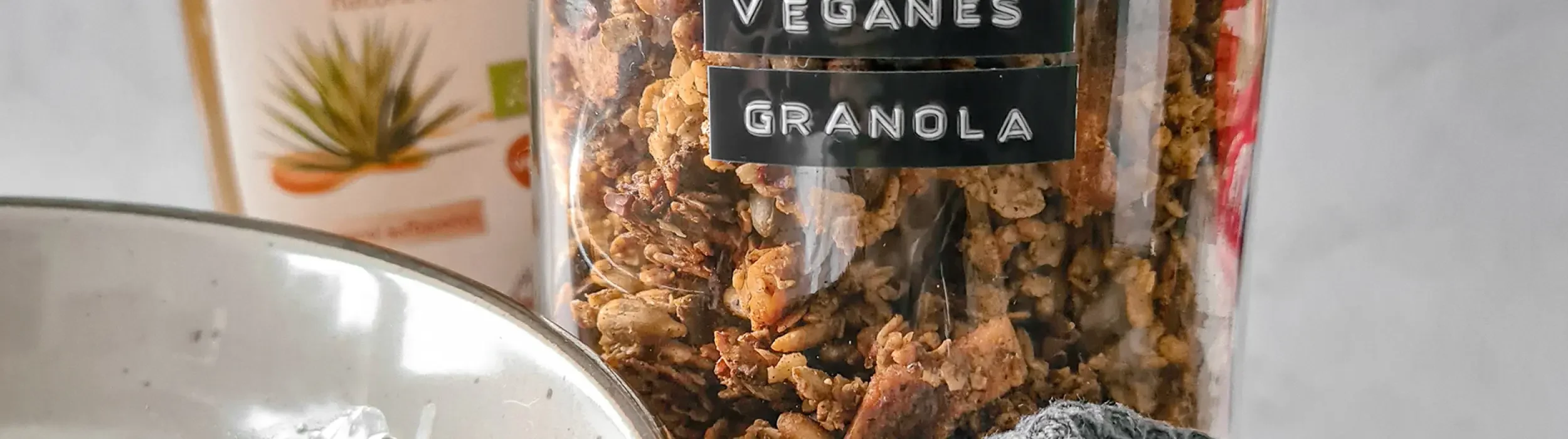 Veganes-Granola__FocusFillWyIwLjAwIiwiMC4wMCIsMjUwMCw3MDBd