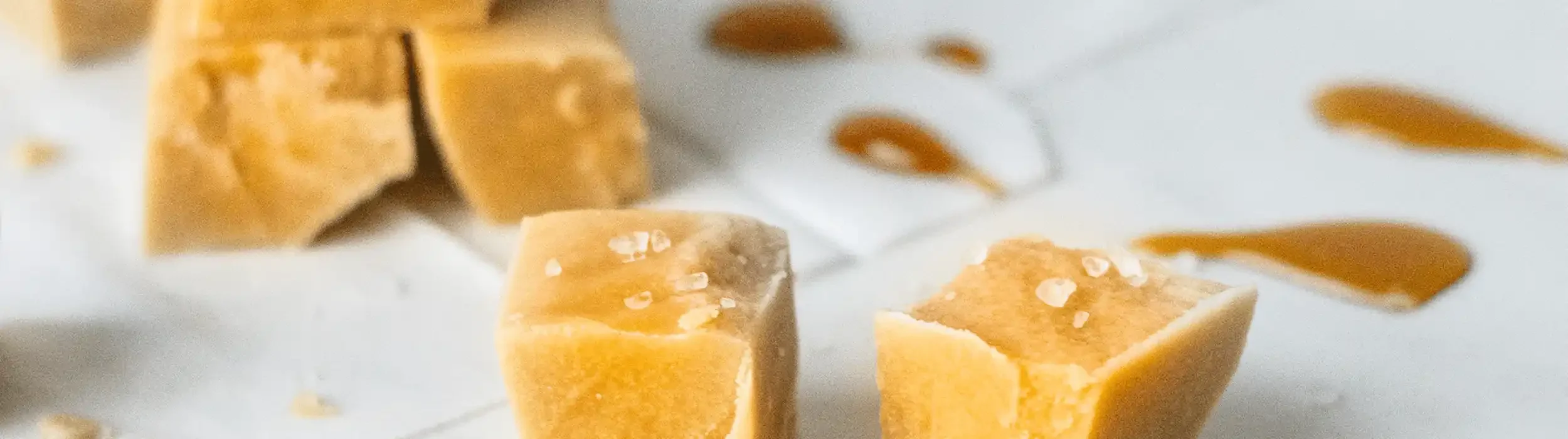 Veganes-Karamell-Fudge2__FocusFillWyIwLjAwIiwiMC4wMCIsMjUwMCw3MDBd
